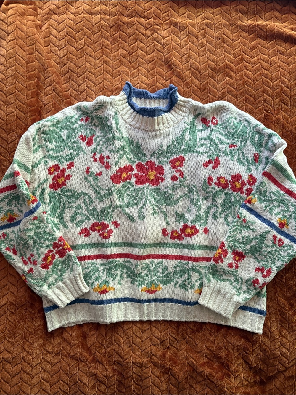 Vtg United Colors Of Benetton White Floral Crewneck Sweater with Multicolor Trim
